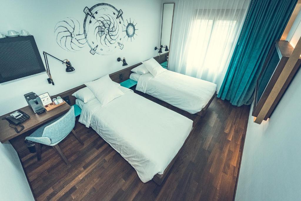 Двухместный (Двухместный номер Делюкс с 2 отдельными кроватями), Hotel Bernina Geneva