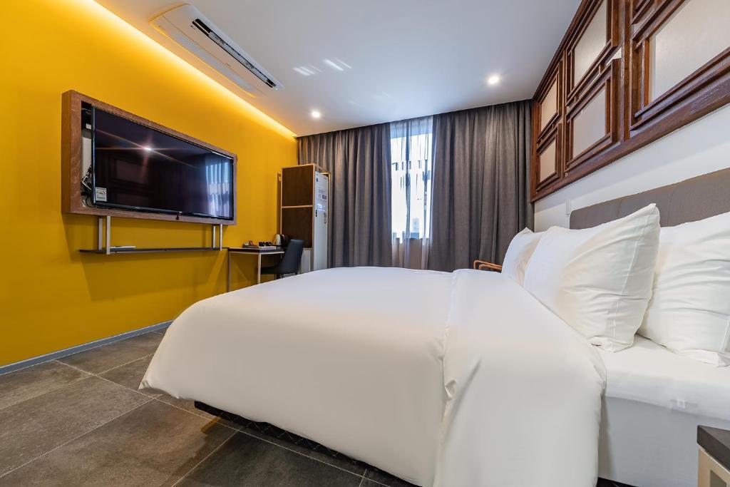 Двухместный (Большой двухместный номер с 1 кроватью), Hotel RU136