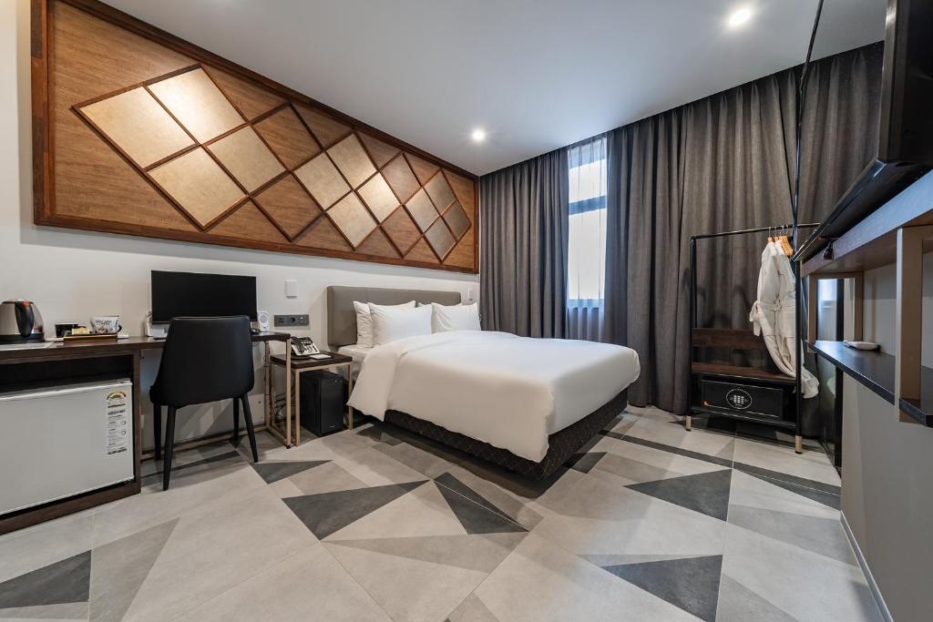 Двухместный (Большой двухместный номер с 1 кроватью), Hotel RU136