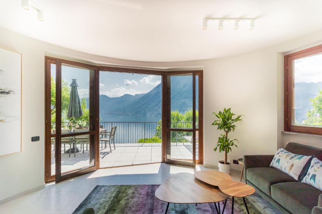 Villa Castello with jacuzzi & priceless view by Rent All Como photo 2