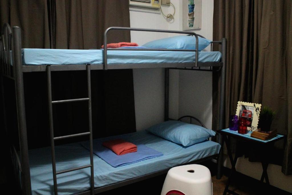 Номер (Кровать в общем номере для мужчин и женщин с 10 кроватями), Tropical Breeze Hostel Cebu - Cebu Center
