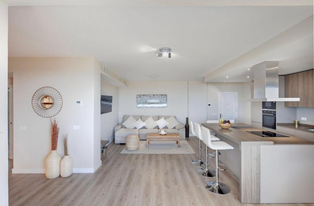 AMAZING DUPLEX NEXT TO THE BEACH IN MARBELLA - Tap to explore photos