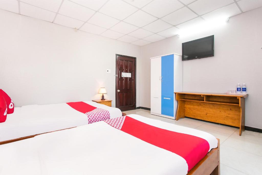 Четырехместный (Улучшенный четырехместный номер), Honey Hotel