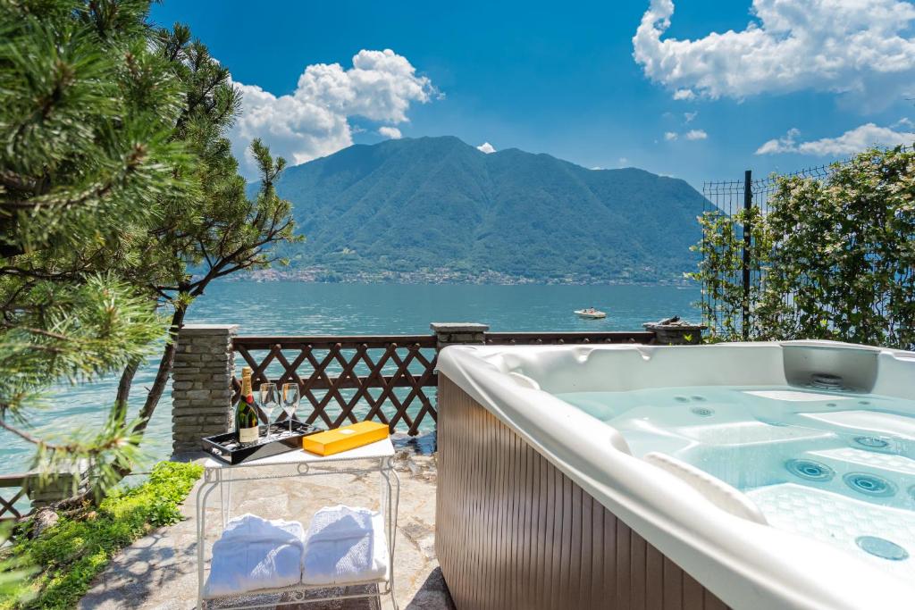 Villa Bianca - Front Lake Pool by Rent All Como photo 1
