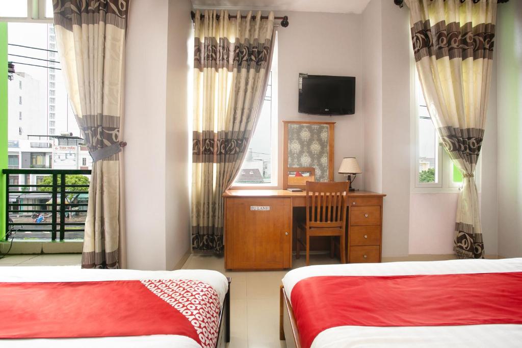 Четырехместный (Четырехместный номер с балконом), Honey Hotel