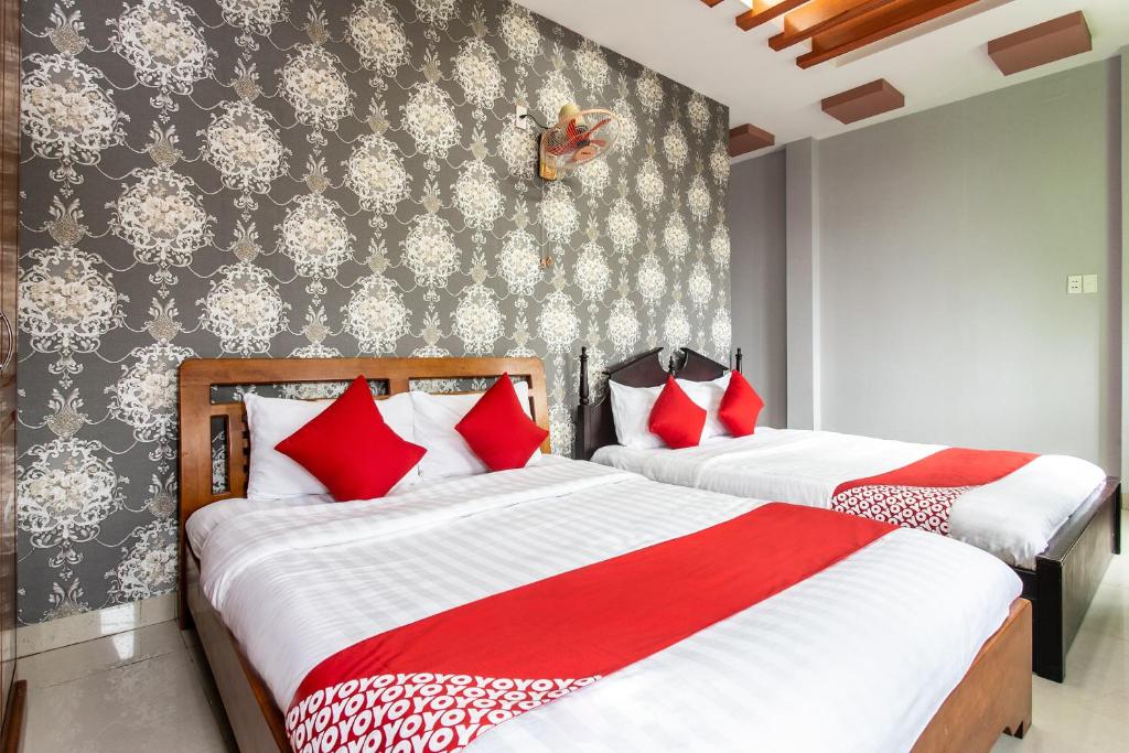 Четырехместный (Четырехместный номер с балконом), Honey Hotel