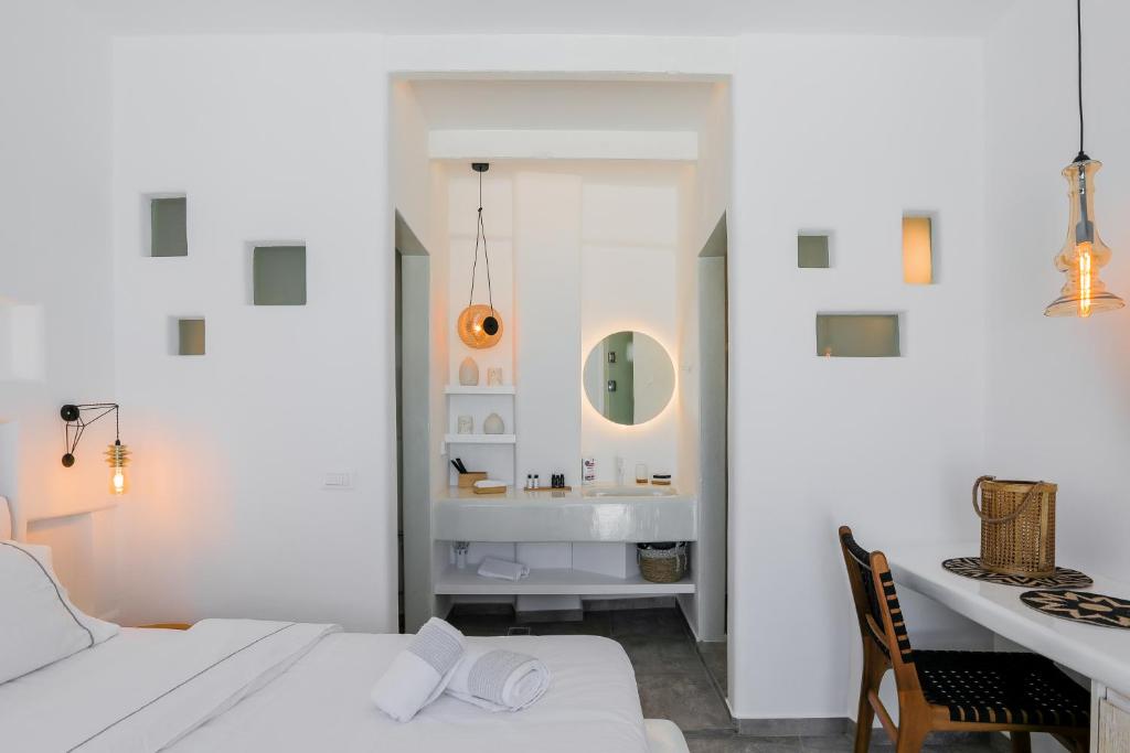 Двухместный (Двухместный номер Делюкс с 1 кроватью и балконом), Eternity Suites Santorini