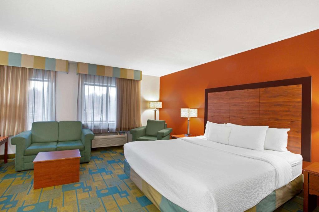 La Quinta Inn by Wyndham Auburn Worcester image