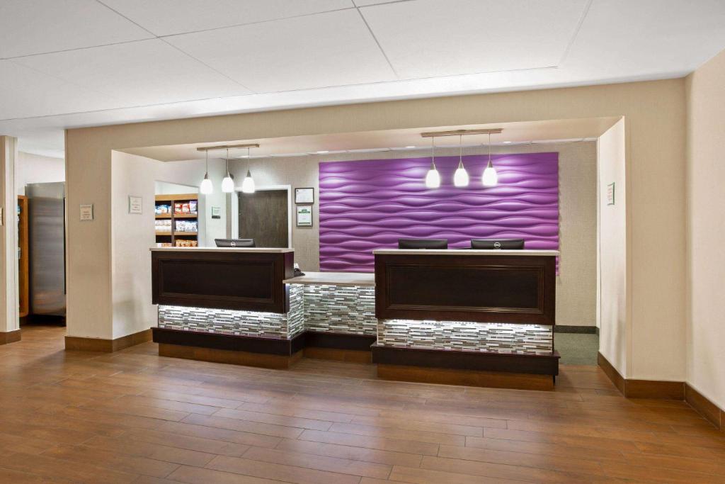 La Quinta by Wyndham Springfield photo 4