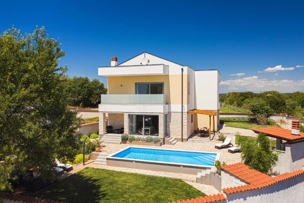 Villa White photo 3