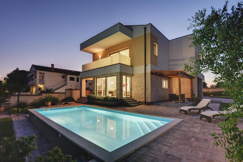 Villa White photo 1