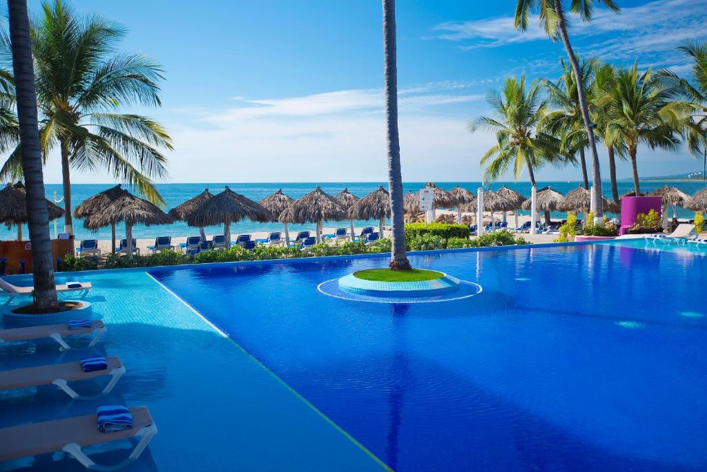 Crown Paradise Club All Inclusive photo 4