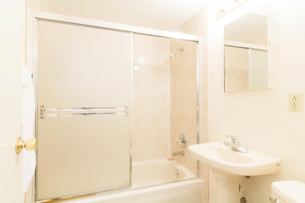 English Bay Hotel photo 4