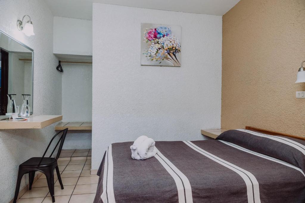 Hotel Cervantino photo 2