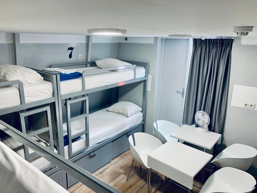 Номер (Кровать в общем 8-местном номере для мужчин и женщин), The White Tulip Hostel
