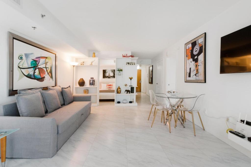 Miami Downtown Brickell Popular 4 BedRooms Bayview image