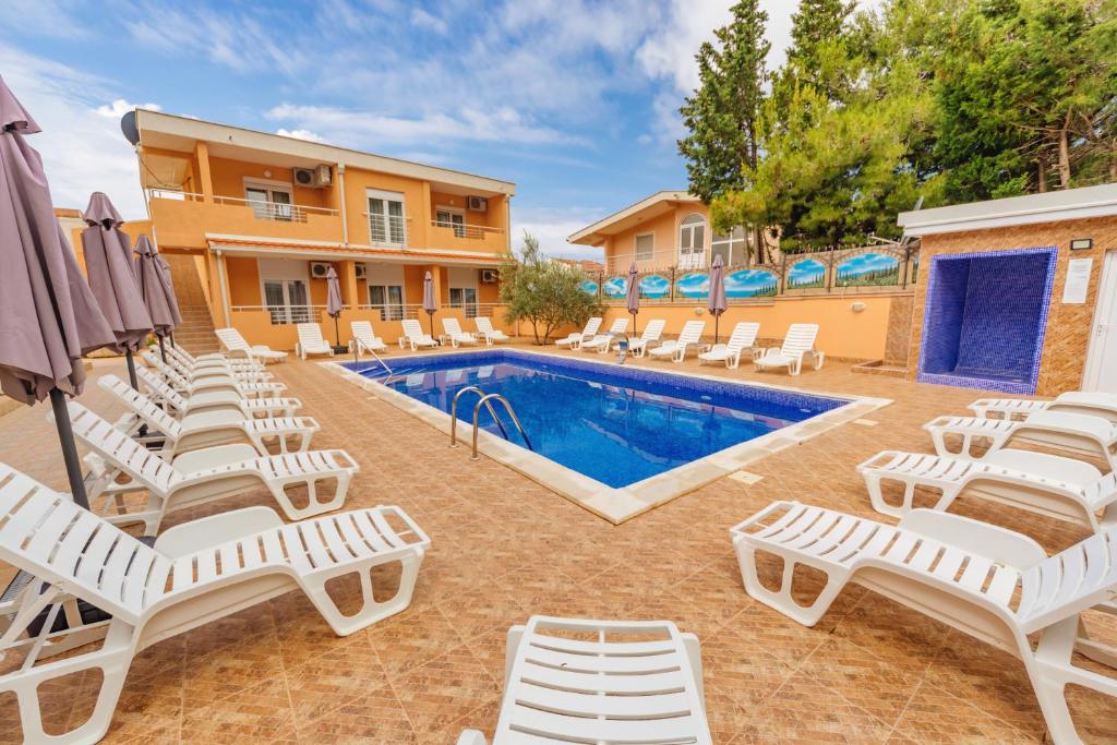 Апартаменты (Апартаменты с видом на бассейн), Vila Smilja with Pool