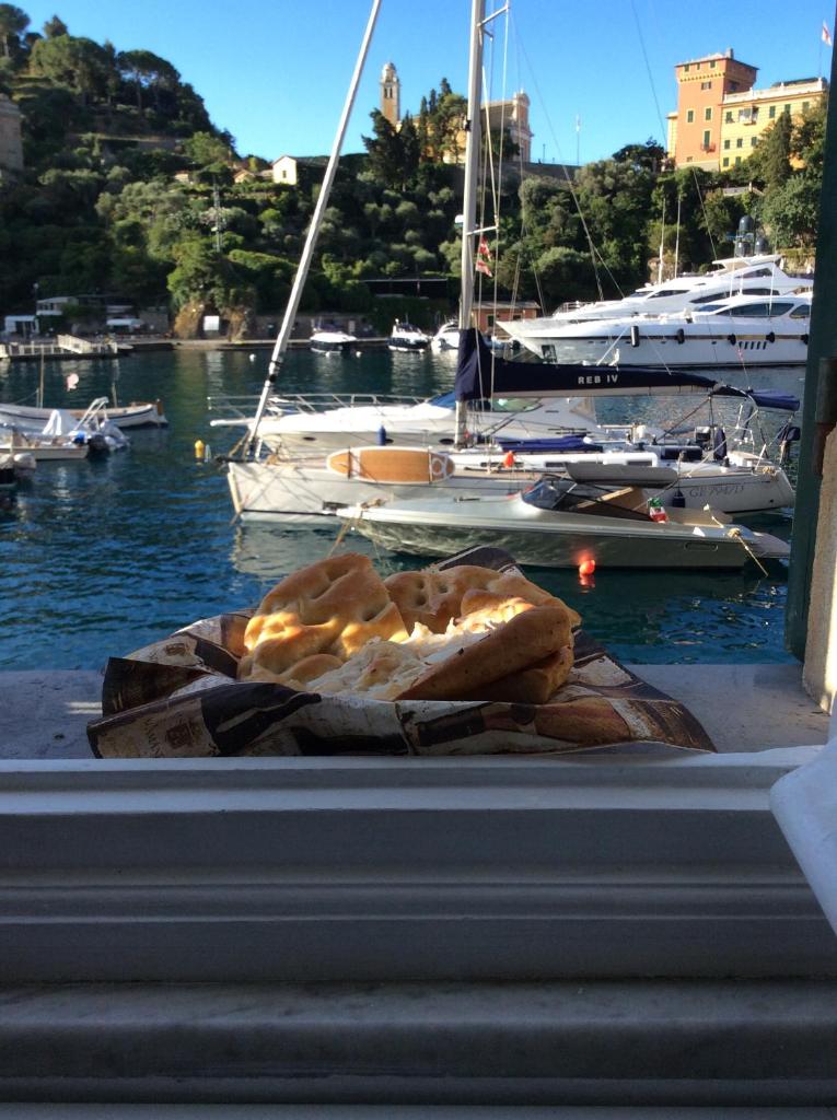 Pieds dans l'eau à Portofino by PortofinoVacanze photo 1