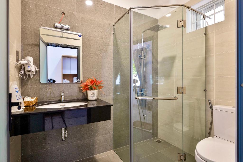 Трехместный (Трехместный номер с душем), La Vita Hotel