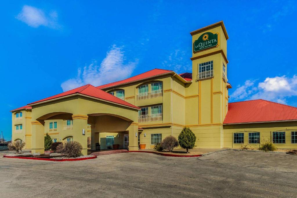 La Quinta Inn & Suites by Wyndham Hobbs image