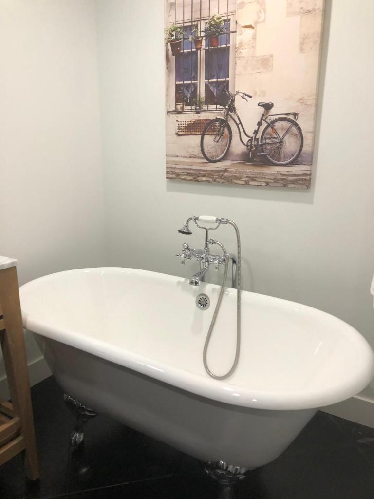 Bespoke Inn Scottsdale - Tap to explore photos