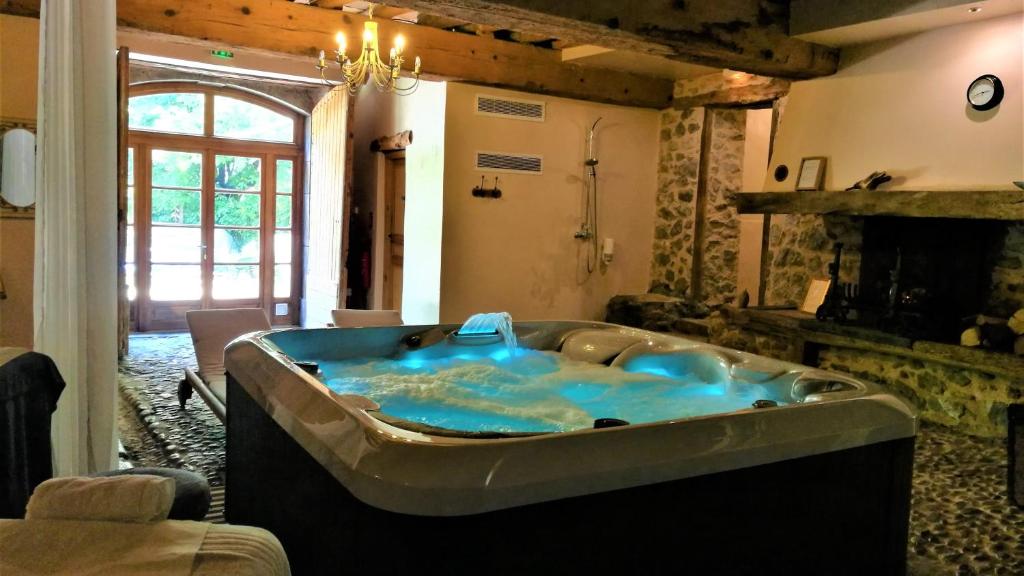 Hotel Logis - Chateau de Beauregard photo 2
