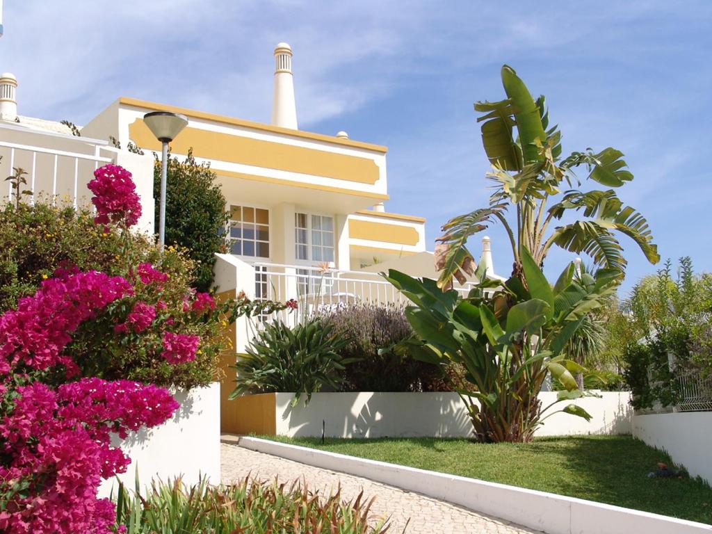 Вилла (Вилла с одной спальней и видом на сад (для 2 взрослых)), Ponta Grande Sao Rafael Resort