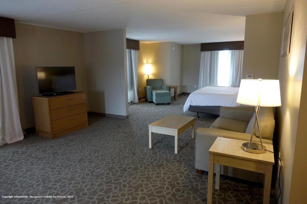Holiday Inn Express & Suites Oshawa Downtown - Toronto Area, an IHG Hotel photo 3