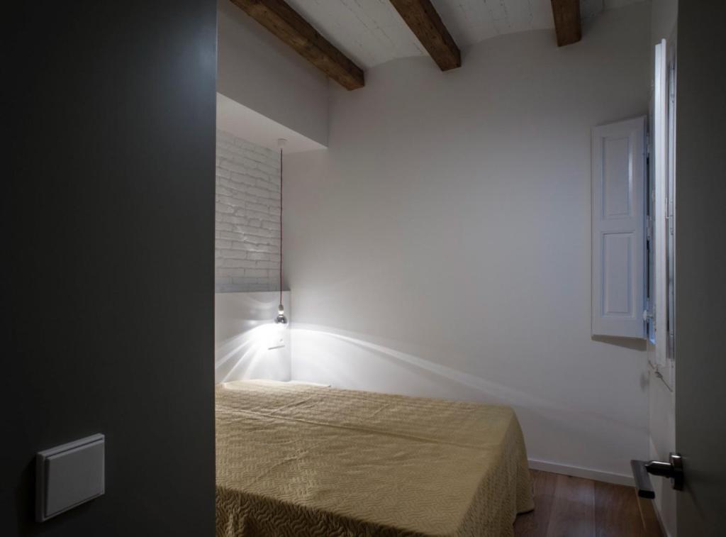 Flat San Antoni Villaroel/Apartment - Tap to explore photos
