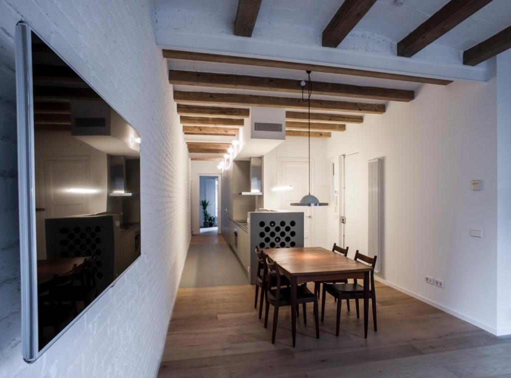 Flat San Antoni Villaroel/Apartment - Tap to explore photos