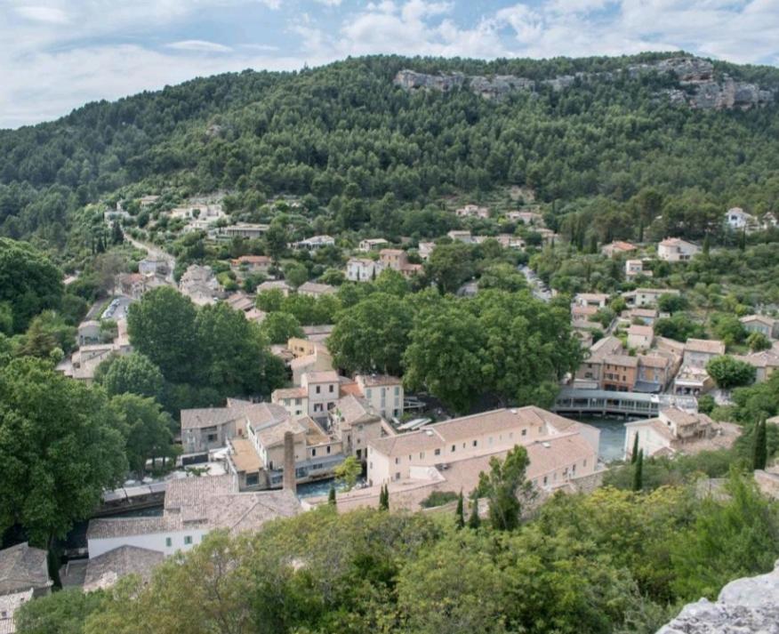 Vue panoramique sur le château,montagne et grottes photo 3