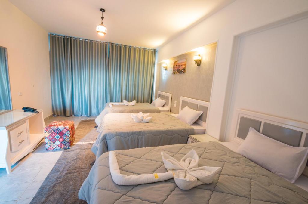 Трехместный (Улучшенный трехместный номер с видом на море), Golden Heights Resort