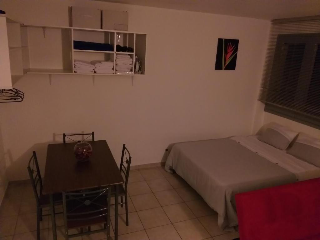 Studio à fort de France photo 2
