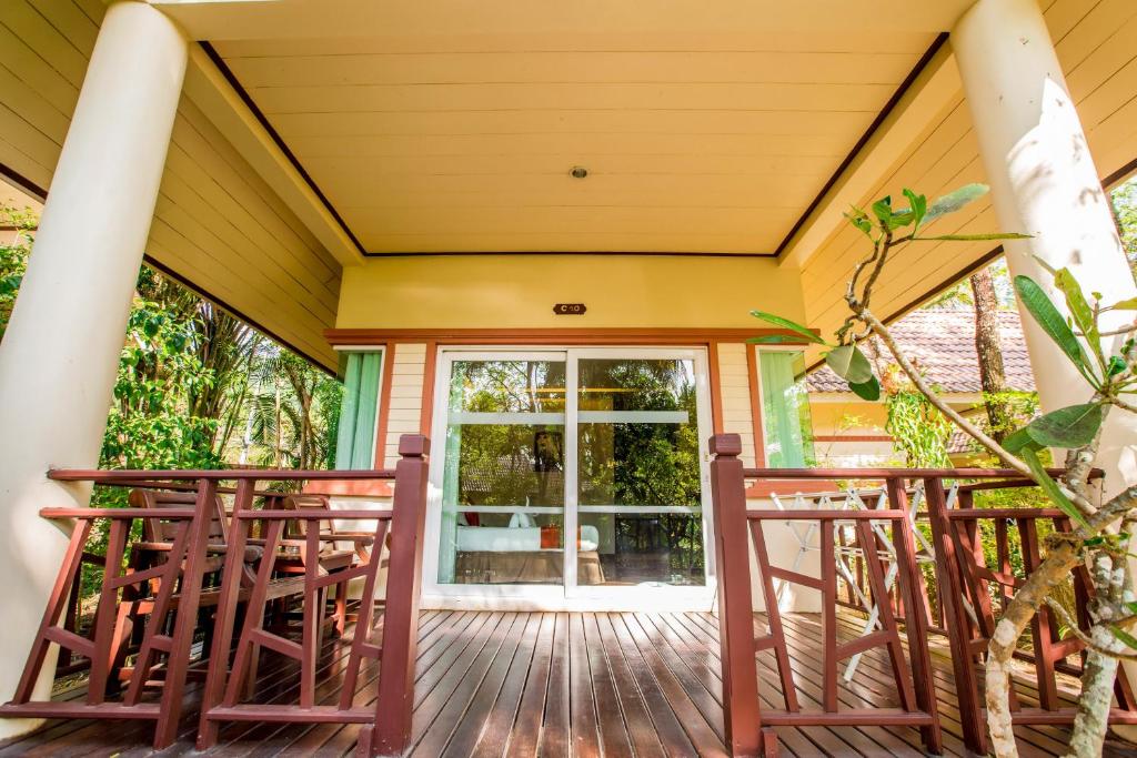 Номер (Улучшенное бунгало), Курортный отель Koh Chang Paradise