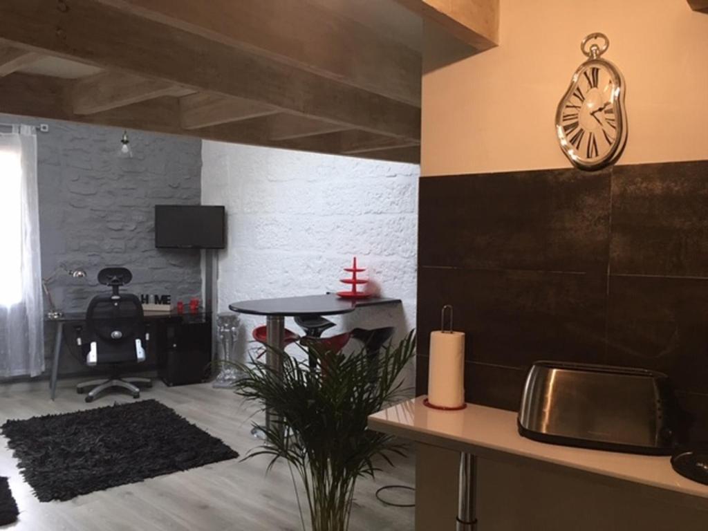 Duplex au Coeur de Lunel photo 3
