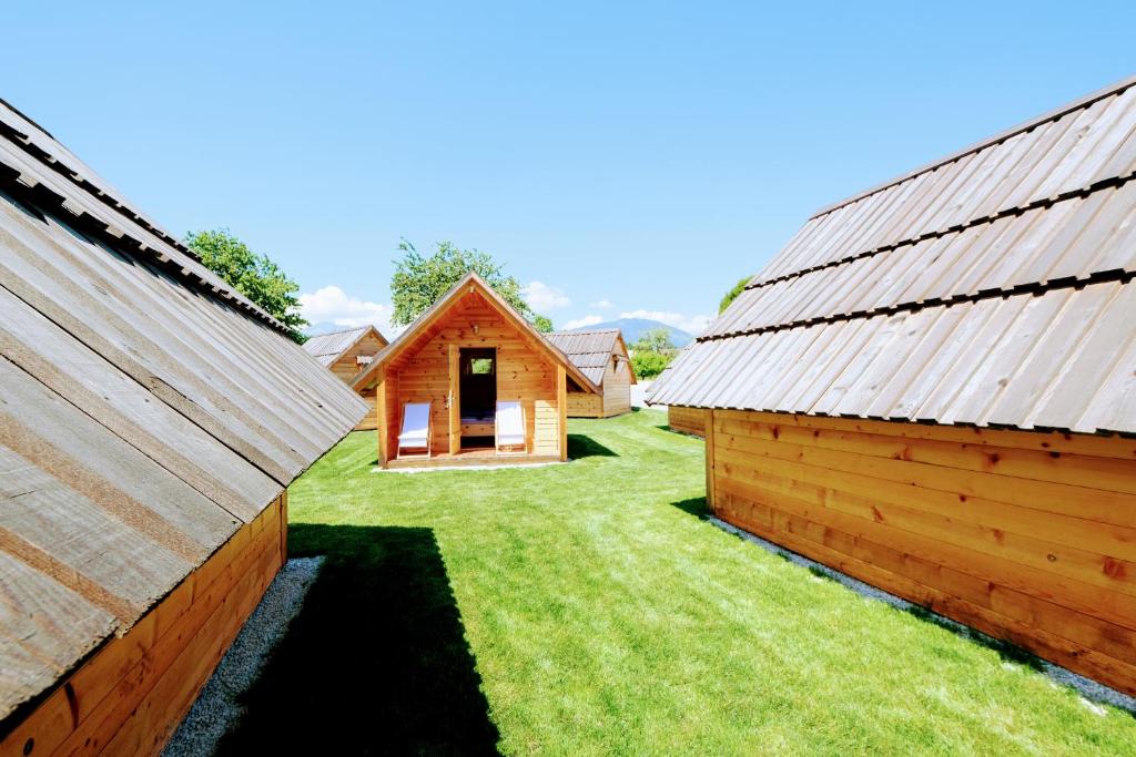 Small wooden houses and Apartments Zgornja Dobrava photo 1