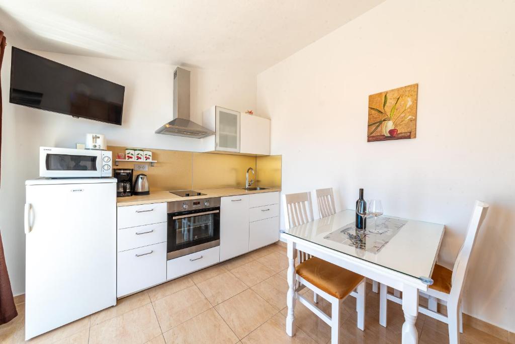 Apartments Kristian photo 4