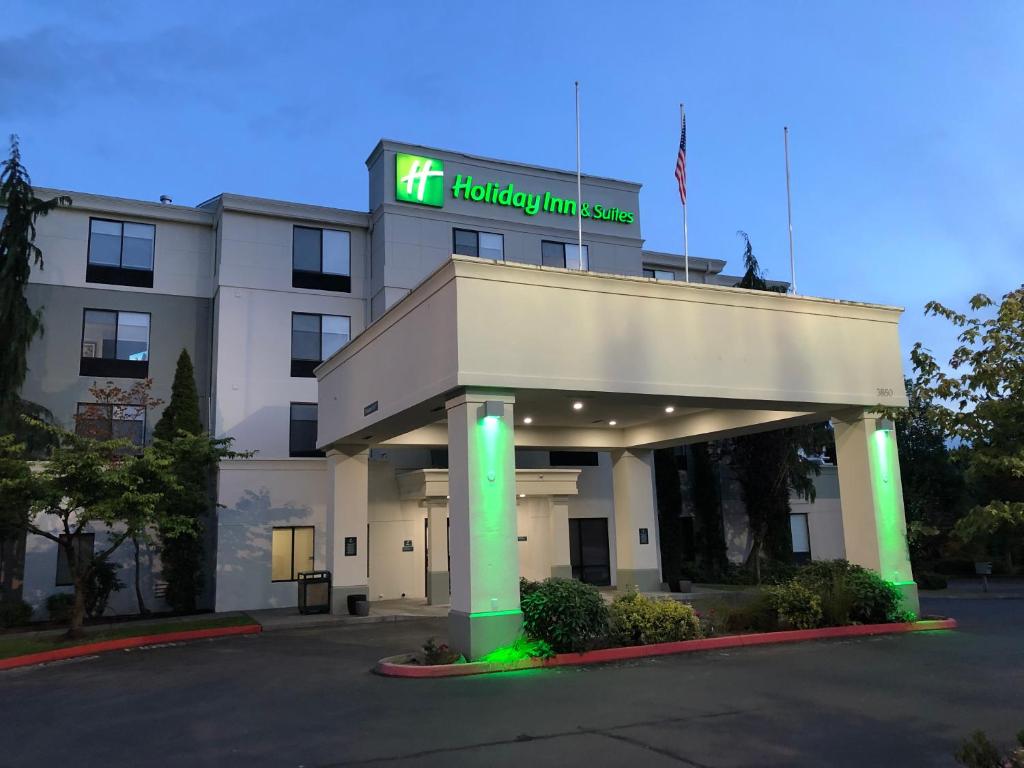 Holiday Inn & Suites Bothell an IHG Hotel photo 2
