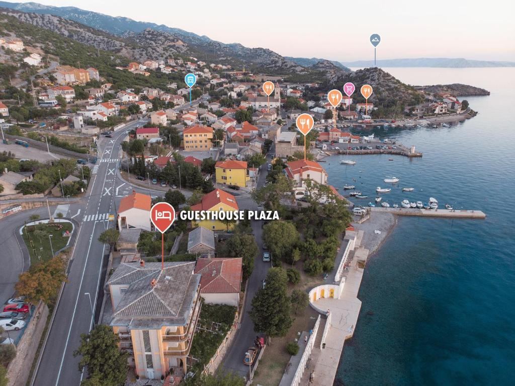 Plaza 1 photo 1
