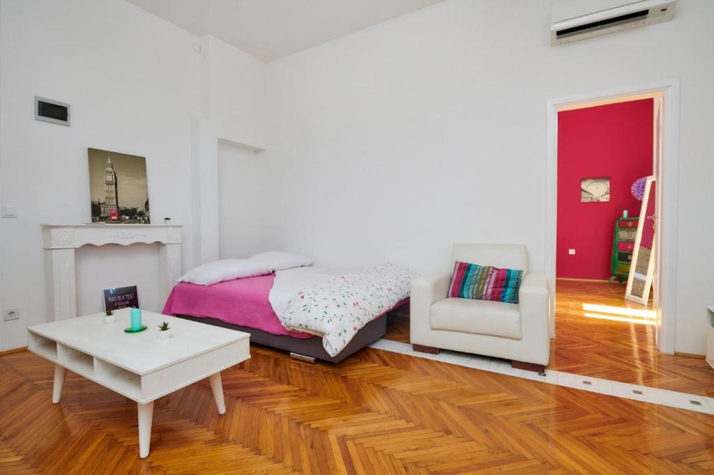 Excellent city apartment in antic Pula photo 2