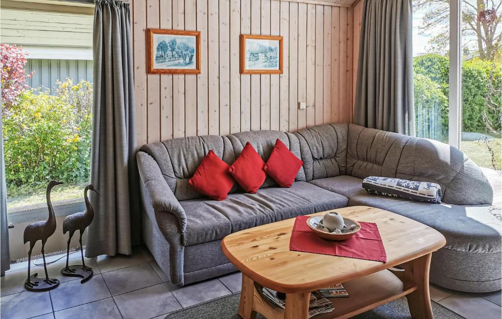 Awesome Home In Rechlin With 2 Bedrooms, Sauna And Wifi photo 2