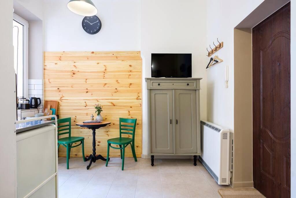 Small folksy studio Kochanowskiego St