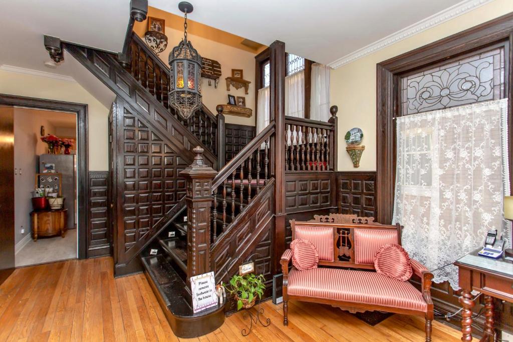 Redwood Bed and Breakfast photo 3