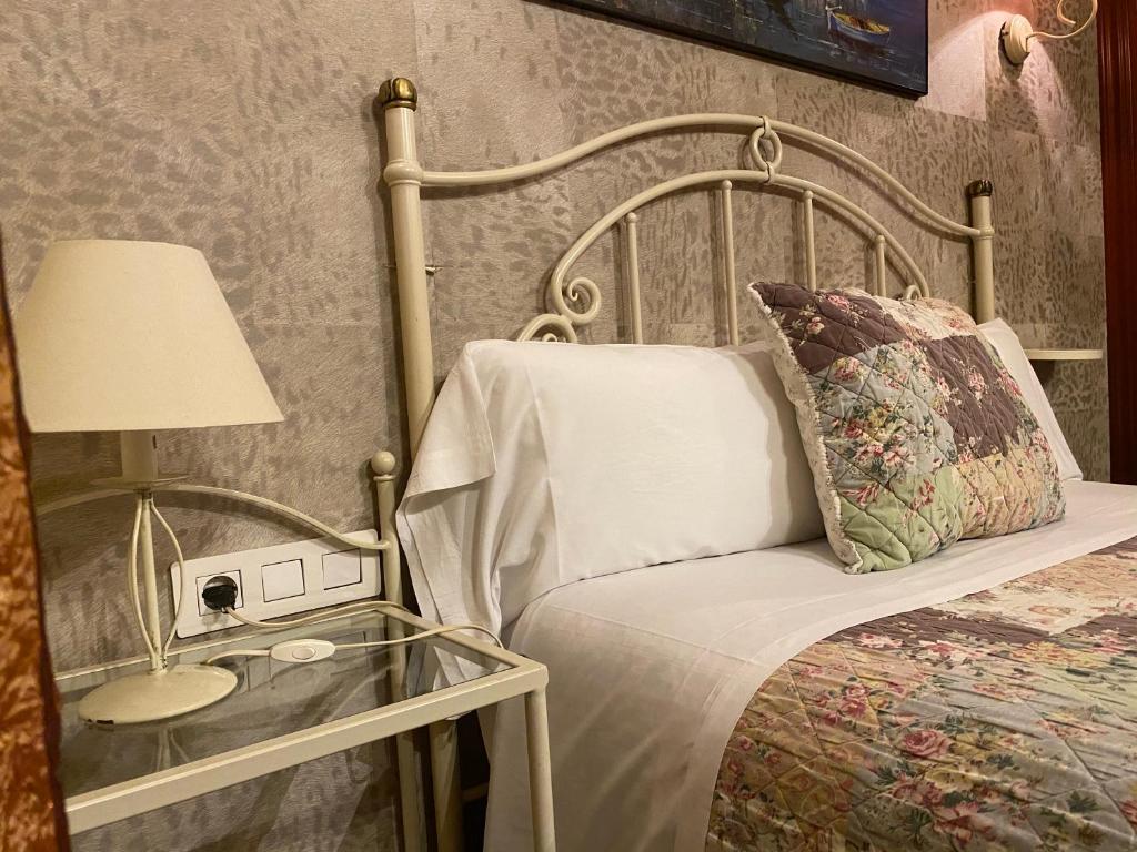 Hostal Orleans photo 4