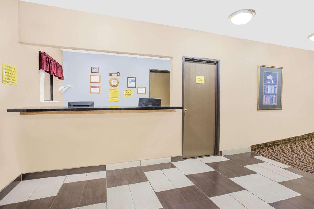 Boarders Inn & Suites by Cobblestone Hotels Waterloo Cedar Falls photo 1