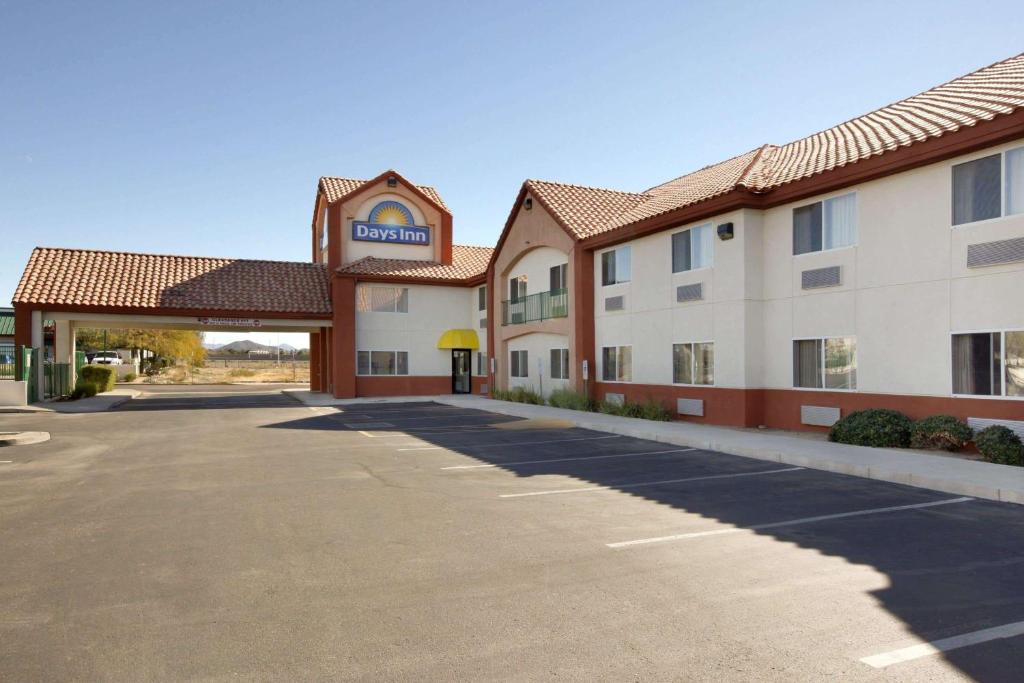 Days Inn by Wyndham Phoenix North image
