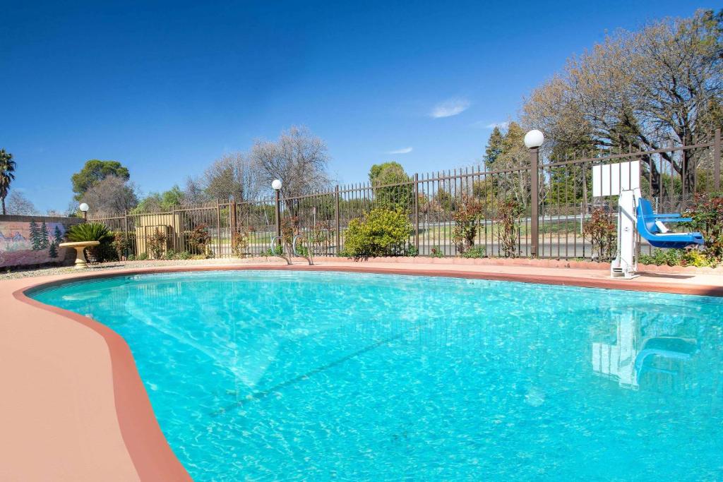 Super 8 by Wyndham Chico photo 3