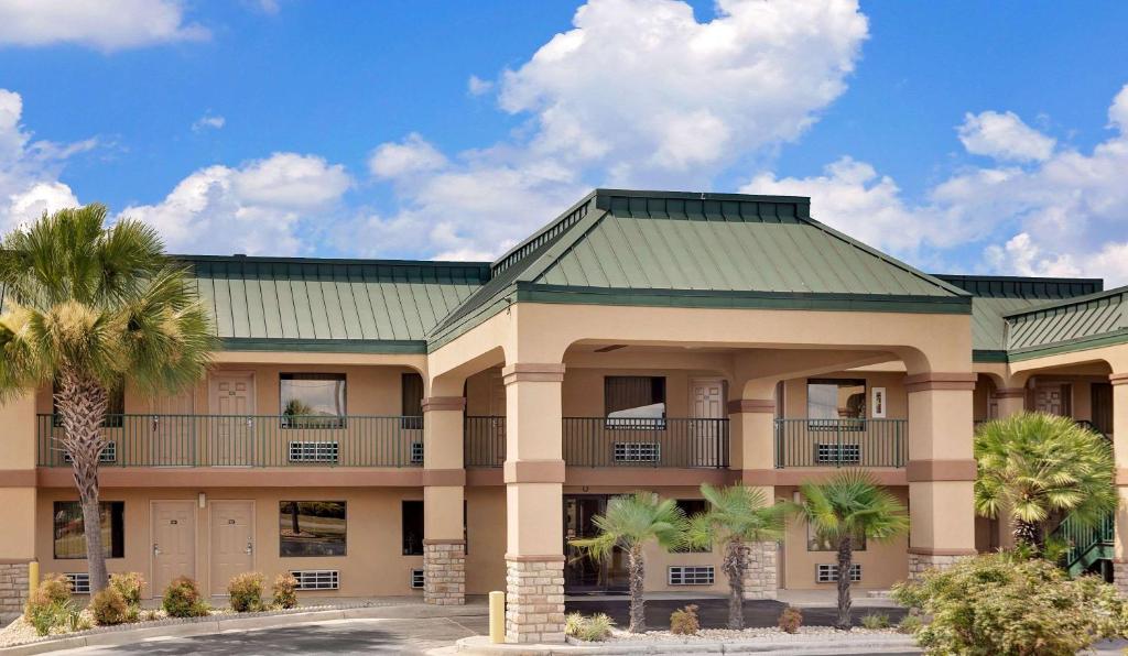 Super 8 by Wyndham Byron/South Macon image