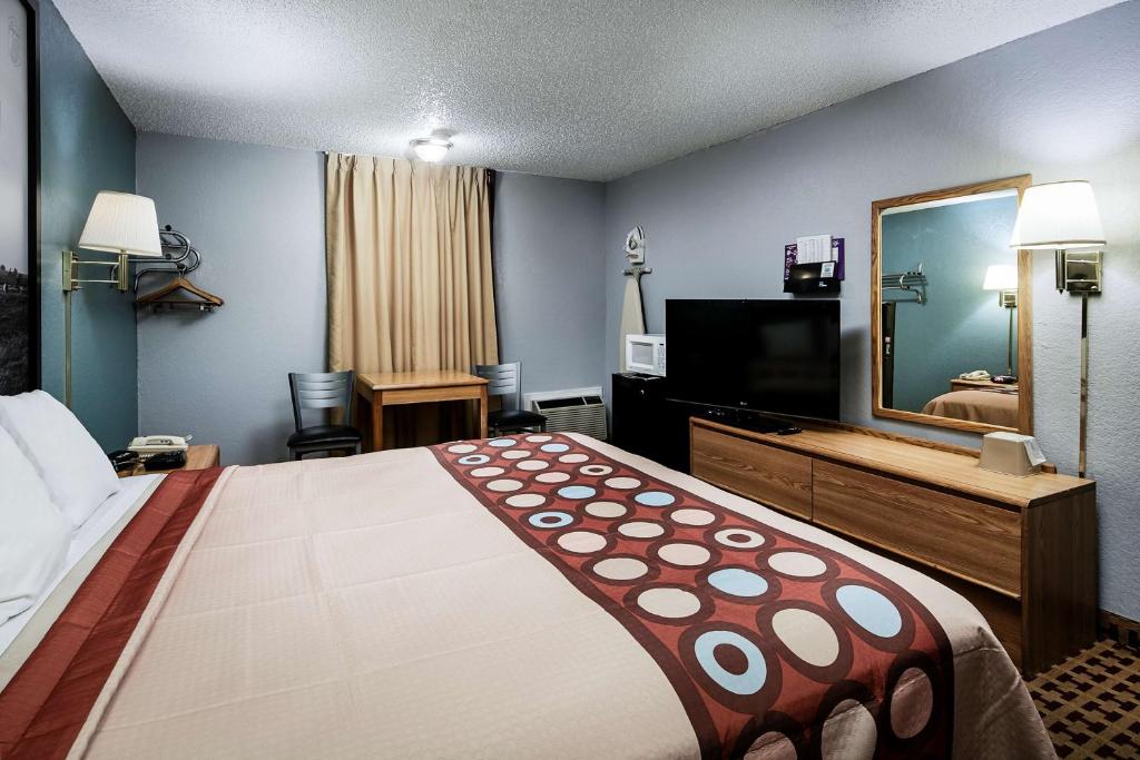 Super 8 by Wyndham Elk City photo 3