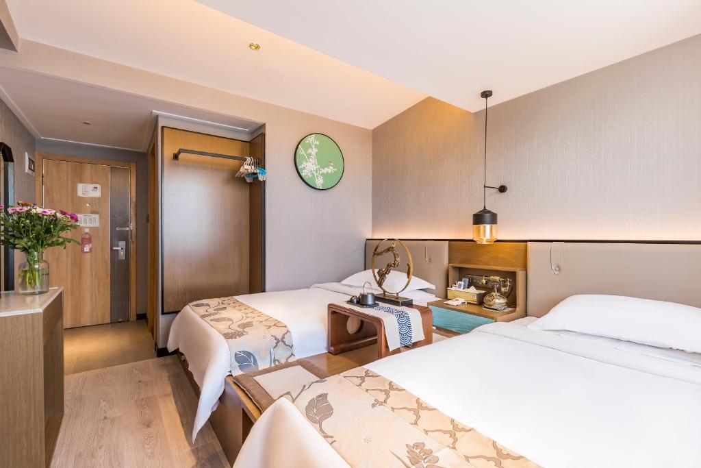 Двухместный (Chinese Mainland Citizens Only-Standard Double/Twin Room with Street View), Joyinn&Suites